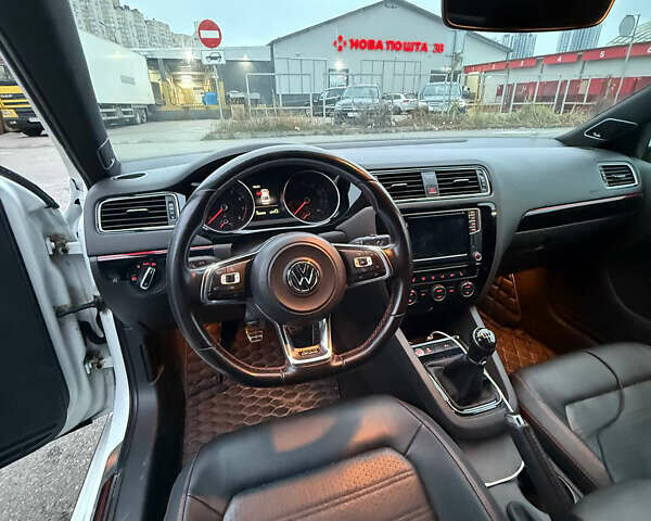 Белый Фольксваген Джетта, объемом двигателя 2 л и пробегом 106 тыс. км за 12500 $, фото 12 на Automoto.ua