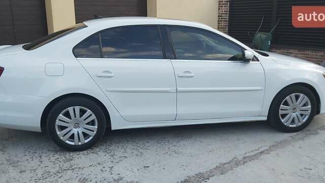 Белый Фольксваген Джетта, объемом двигателя 1.4 л и пробегом 141 тыс. км за 9500 $, фото 2 на Automoto.ua