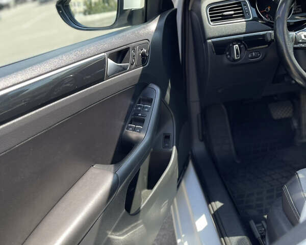 Білий Фольксваген Джетта, об'ємом двигуна 1.6 л та пробігом 173 тис. км за 11000 $, фото 15 на Automoto.ua