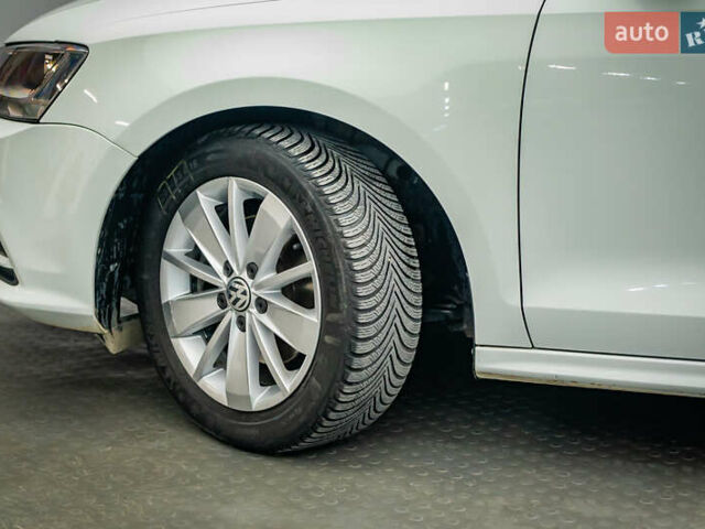 Фольксваген Джетта 2016 в Киеве на Automoto.ua Белый Фольксваген Джетта, объемом двигателя 1.6 л и пробегом 102 тыс. км за 11404 $, фото 7 на Automoto.ua