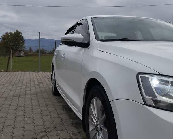 Фольксваген Джетта 2016 в Сваляве на Automoto.ua Белый Фольксваген Джетта, объемом двигателя 1.6 л и пробегом 219 тыс. км за 11300 $, фото 30 на Automoto.ua