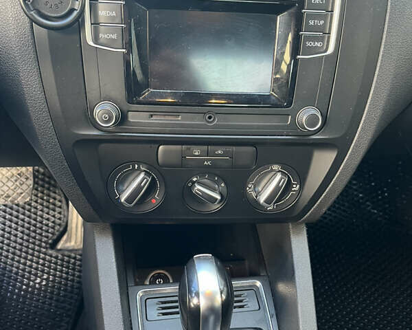 Фольксваген Джетта 2016 в Тернополе на Automoto.ua Белый Фольксваген Джетта, объемом двигателя 1.39 л и пробегом 181 тыс. км за 9999 $, фото 8 на Automoto.ua