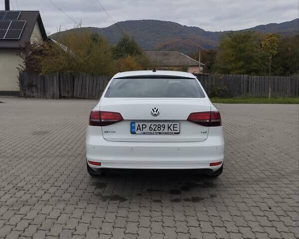 Фольксваген Джетта 2016 в Сваляве на Automoto.ua Белый Фольксваген Джетта, объемом двигателя 1.6 л и пробегом 219 тыс. км за 11300 $, фото 41 на Automoto.ua