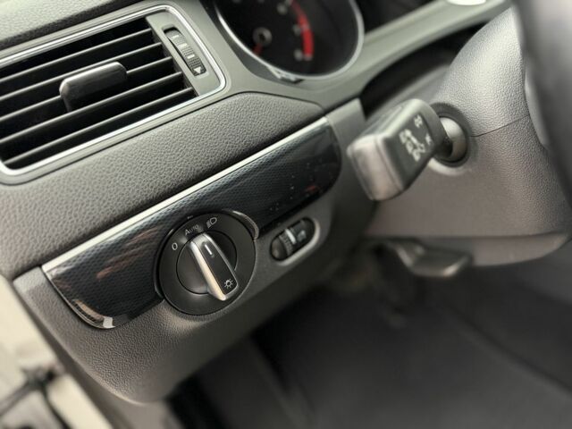 Білий Фольксваген Джетта, об'ємом двигуна 1.8 л та пробігом 184 тис. км за 10700 $, фото 21 на Automoto.ua