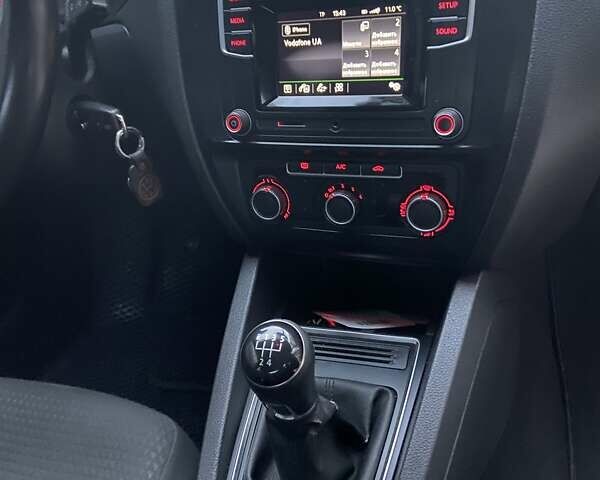 Белый Фольксваген Джетта, объемом двигателя 1.6 л и пробегом 180 тыс. км за 10600 $, фото 9 на Automoto.ua