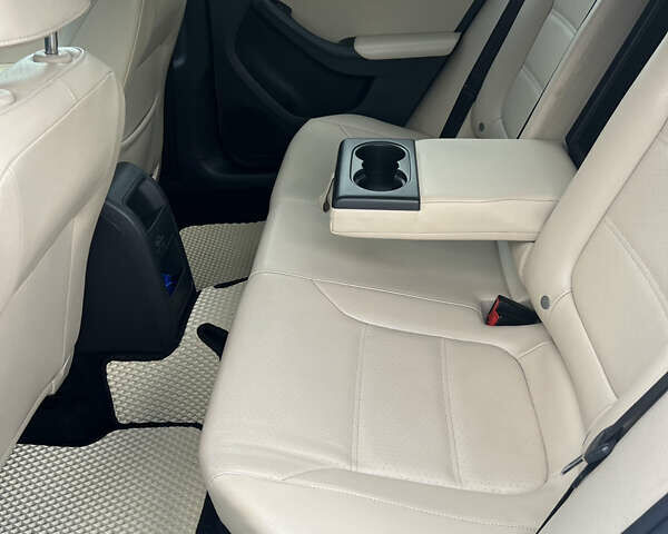 Белый Фольксваген Джетта, объемом двигателя 1.8 л и пробегом 159 тыс. км за 11000 $, фото 13 на Automoto.ua