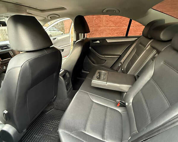 Білий Фольксваген Джетта, об'ємом двигуна 1.4 л та пробігом 107 тис. км за 12500 $, фото 7 на Automoto.ua