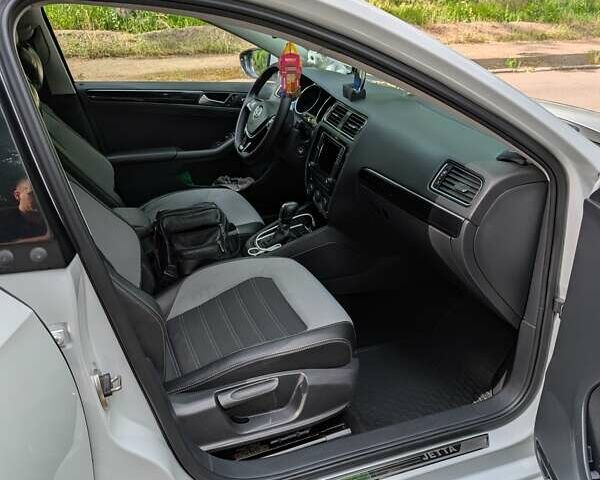 Фольксваген Джетта 2016 в Черновцах на Automoto.ua Белый Фольксваген Джетта, объемом двигателя 1.6 л и пробегом 181 тыс. км за 12500 $, фото 10 на Automoto.ua