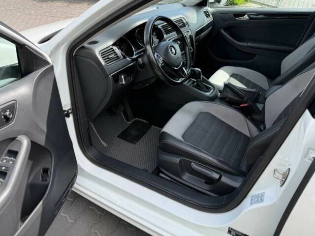 Фольксваген Джетта 2016 в Хмельницком на Automoto.ua Белый Фольксваген Джетта, объемом двигателя 1.6 л и пробегом 116 тыс. км за 13999 $, фото 3 на Automoto.ua