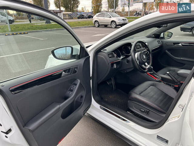 Фольксваген Джетта 2016 в Киеве на Automoto.ua Белый Фольксваген Джетта, объемом двигателя 2 л и пробегом 182 тыс. км за 13000 $, фото 7 на Automoto.ua