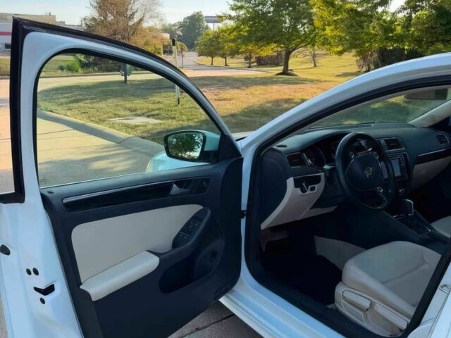 Белый Фольксваген Джетта, объемом двигателя 1.8 л и пробегом 74 тыс. км за 6000 $, фото 7 на Automoto.ua