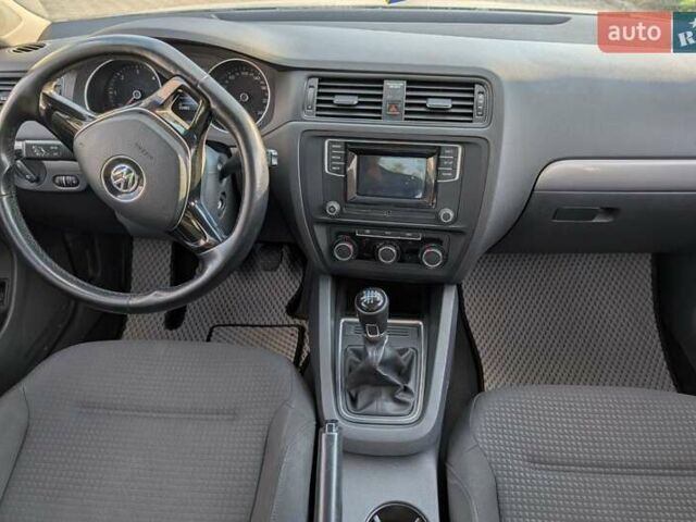 Белый Фольксваген Джетта, объемом двигателя 1.6 л и пробегом 94 тыс. км за 12500 $, фото 5 на Automoto.ua