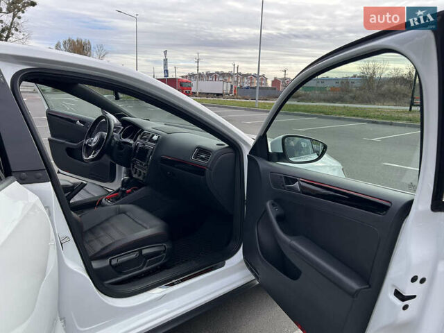 Фольксваген Джетта 2016 в Киеве на Automoto.ua Белый Фольксваген Джетта, объемом двигателя 2 л и пробегом 182 тыс. км за 13000 $, фото 9 на Automoto.ua