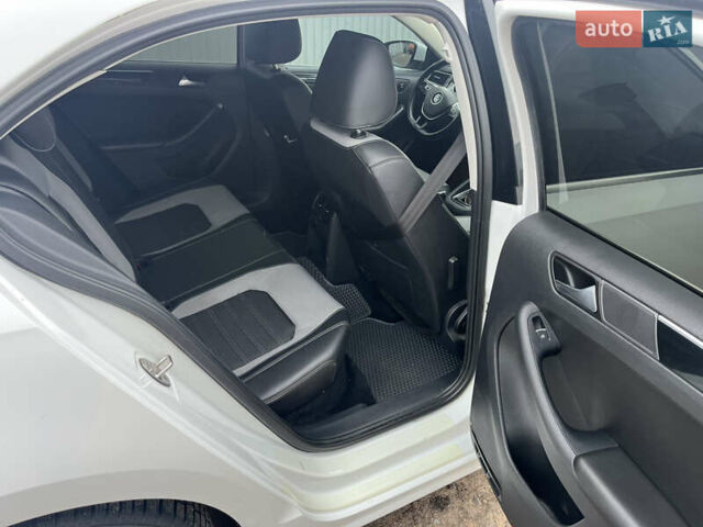 Белый Фольксваген Джетта, объемом двигателя 1.6 л и пробегом 175 тыс. км за 11500 $, фото 5 на Automoto.ua