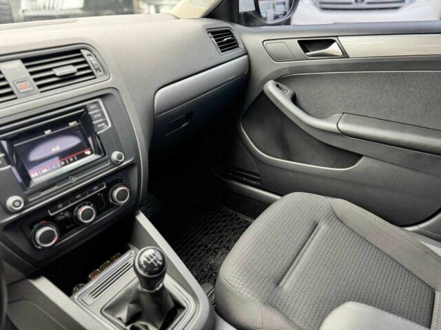 Белый Фольксваген Джетта, объемом двигателя 1.6 л и пробегом 76 тыс. км за 11800 $, фото 12 на Automoto.ua