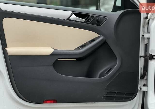 Белый Фольксваген Джетта, объемом двигателя 1.39 л и пробегом 74 тыс. км за 13500 $, фото 11 на Automoto.ua