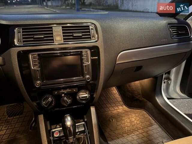 Белый Фольксваген Джетта, объемом двигателя 1.8 л и пробегом 146 тыс. км за 9200 $, фото 13 на Automoto.ua