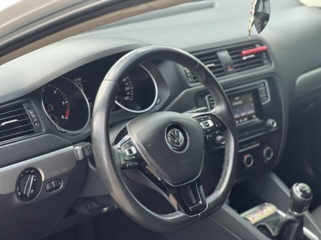 Белый Фольксваген Джетта, объемом двигателя 1.6 л и пробегом 188 тыс. км за 9999 $, фото 5 на Automoto.ua