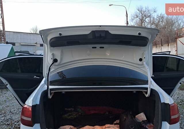 Білий Фольксваген Джетта, об'ємом двигуна 1.39 л та пробігом 197 тис. км за 9400 $, фото 14 на Automoto.ua