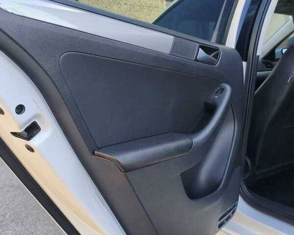 Белый Фольксваген Джетта, объемом двигателя 1.6 л и пробегом 256 тыс. км за 9700 $, фото 26 на Automoto.ua