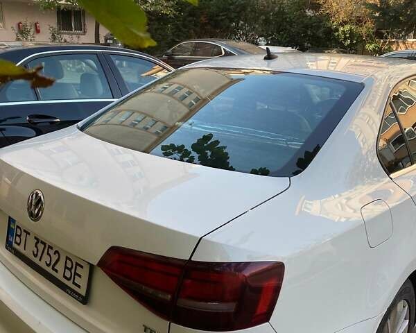 Білий Фольксваген Джетта, об'ємом двигуна 1.6 л та пробігом 138 тис. км за 13000 $, фото 2 на Automoto.ua