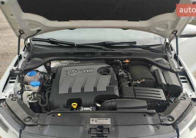 Фольксваген Джетта 2016 в Сваляве на Automoto.ua Белый Фольксваген Джетта, объемом двигателя 1.6 л и пробегом 219 тыс. км за 11300 $, фото 48 на Automoto.ua