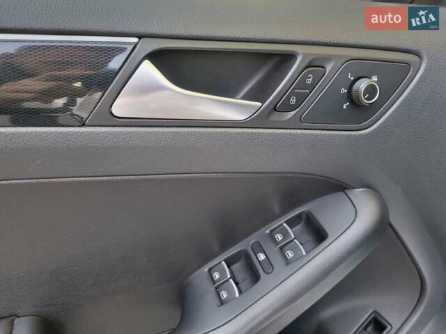 Белый Фольксваген Джетта, объемом двигателя 1.6 л и пробегом 219 тыс. км за 12500 $, фото 31 на Automoto.ua