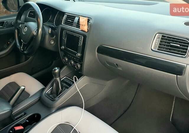Белый Фольксваген Джетта, объемом двигателя 1.6 л и пробегом 150 тыс. км за 12500 $, фото 28 на Automoto.ua