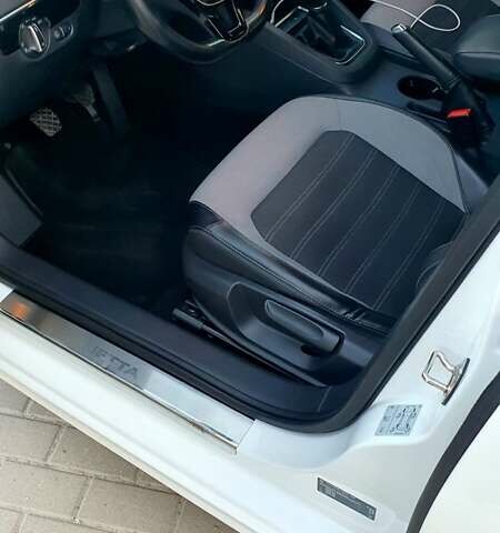 Белый Фольксваген Джетта, объемом двигателя 1.6 л и пробегом 150 тыс. км за 12500 $, фото 7 на Automoto.ua