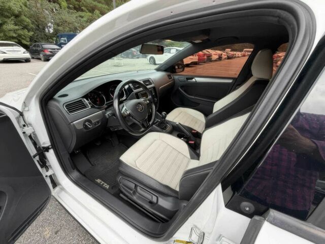 Білий Фольксваген Джетта, об'ємом двигуна 1.8 л та пробігом 70 тис. км за 4500 $, фото 6 на Automoto.ua