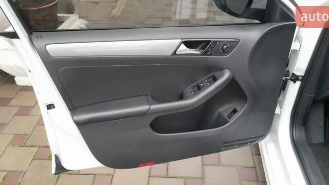 Білий Фольксваген Джетта, об'ємом двигуна 1.6 л та пробігом 178 тис. км за 11300 $, фото 18 на Automoto.ua