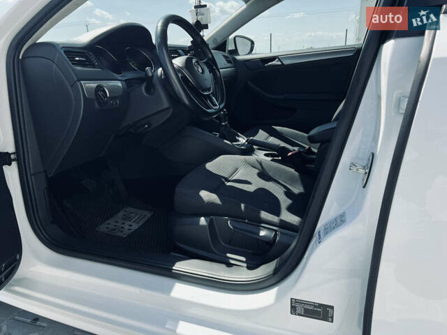 Білий Фольксваген Джетта, об'ємом двигуна 1.6 л та пробігом 187 тис. км за 10800 $, фото 8 на Automoto.ua