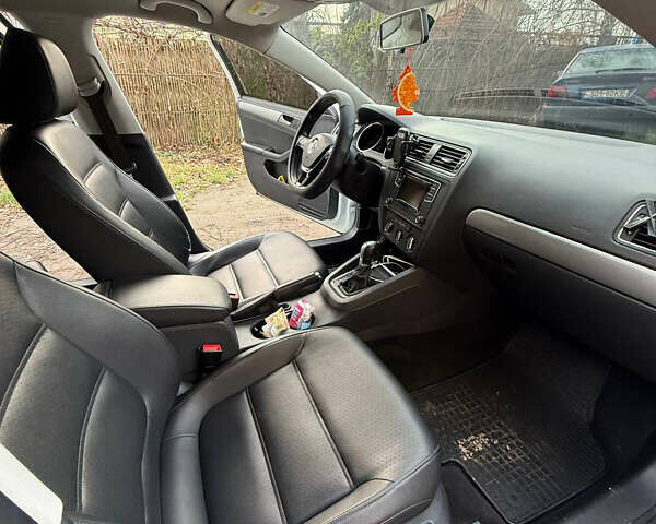 Білий Фольксваген Джетта, об'ємом двигуна 1.4 л та пробігом 107 тис. км за 12500 $, фото 8 на Automoto.ua