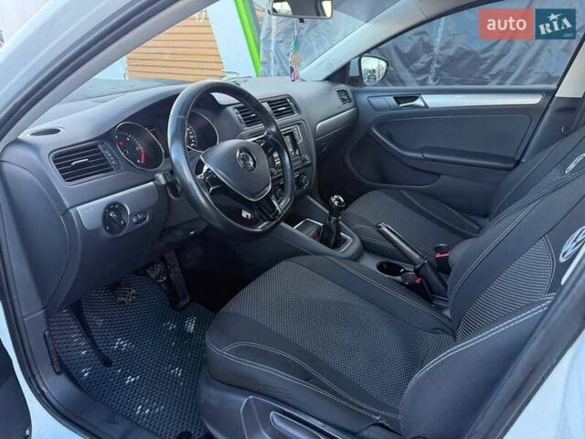 Білий Фольксваген Джетта, об'ємом двигуна 1.6 л та пробігом 153 тис. км за 11900 $, фото 7 на Automoto.ua