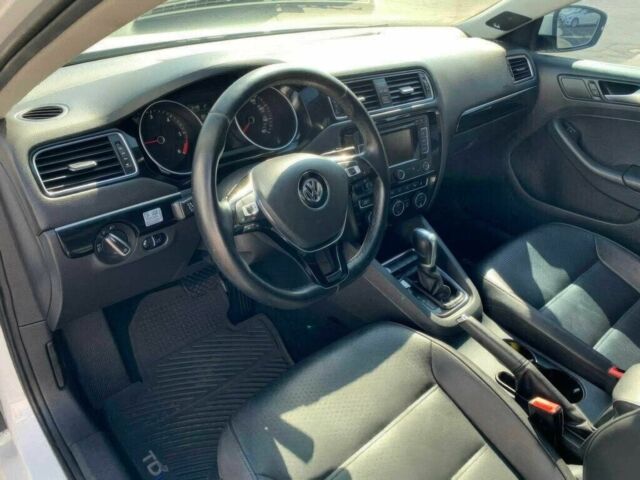 Фольксваген Джетта 2016 в Одессе на Automoto.ua Белый Фольксваген Джетта, объемом двигателя 2 л и пробегом 73 тыс. км за 2500 $, фото 8 на Automoto.ua