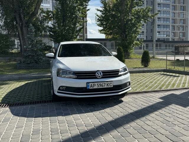 Белый Фольксваген Джетта, объемом двигателя 1.6 л и пробегом 203 тыс. км за 10000 $, фото 1 на Automoto.ua