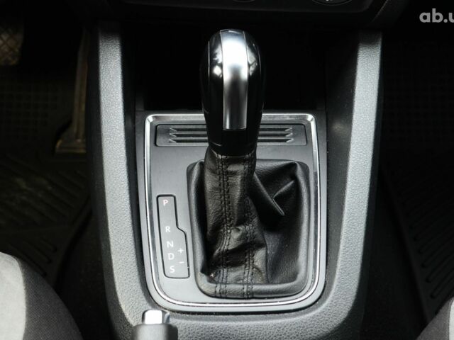 Фольксваген Джетта 2016 в Киеве на Automoto.ua Белый Фольксваген Джетта, объемом двигателя 0 л и пробегом 118 тыс. км за 11200 $, фото 18 на Automoto.ua