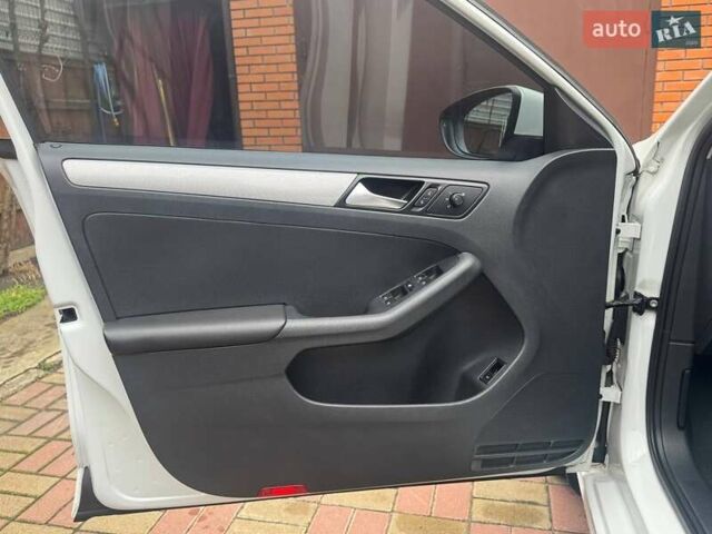 Білий Фольксваген Джетта, об'ємом двигуна 1.6 л та пробігом 99 тис. км за 11800 $, фото 41 на Automoto.ua