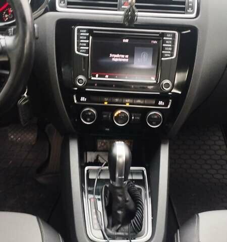 Фольксваген Джетта 2016 в Сваляве на Automoto.ua Белый Фольксваген Джетта, объемом двигателя 1.6 л и пробегом 219 тыс. км за 11300 $, фото 53 на Automoto.ua