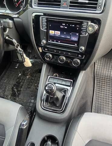 Белый Фольксваген Джетта, объемом двигателя 1.6 л и пробегом 158 тыс. км за 11200 $, фото 2 на Automoto.ua