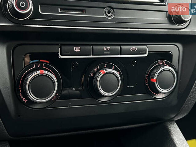 Фольксваген Джетта 2016 в Львове на Automoto.ua Белый Фольксваген Джетта, объемом двигателя 1.6 л и пробегом 187 тыс. км за 11500 $, фото 13 на Automoto.ua