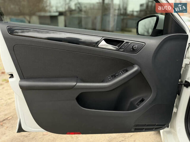 Білий Фольксваген Джетта, об'ємом двигуна 1.8 л та пробігом 184 тис. км за 10700 $, фото 14 на Automoto.ua