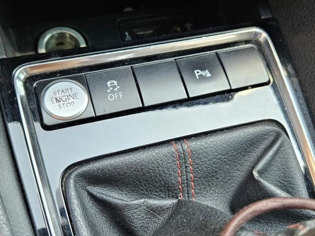 Білий Фольксваген Джетта, об'ємом двигуна 2 л та пробігом 179 тис. км за 11500 $, фото 10 на Automoto.ua