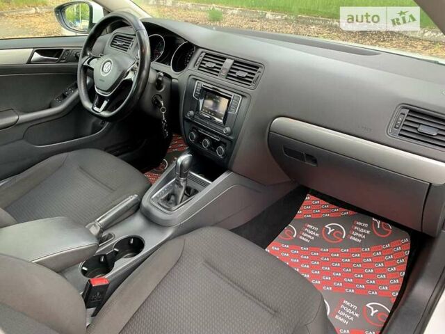 Белый Фольксваген Джетта, объемом двигателя 1.6 л и пробегом 183 тыс. км за 11500 $, фото 30 на Automoto.ua