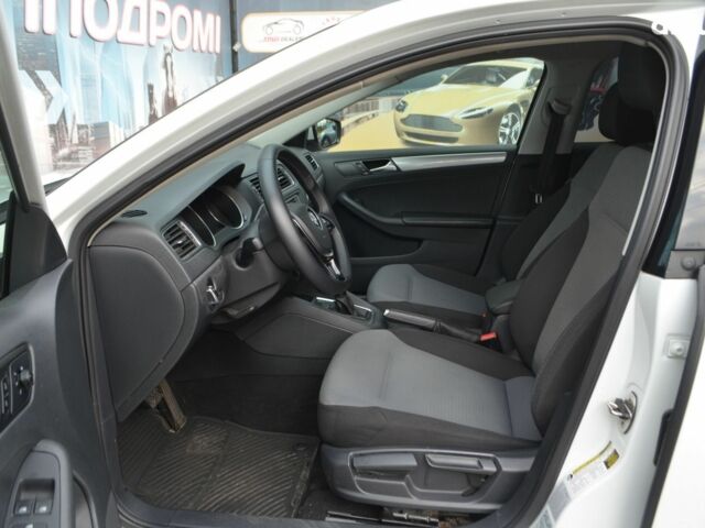 Фольксваген Джетта 2016 в Киеве на Automoto.ua Белый Фольксваген Джетта, объемом двигателя 0 л и пробегом 118 тыс. км за 11200 $, фото 11 на Automoto.ua