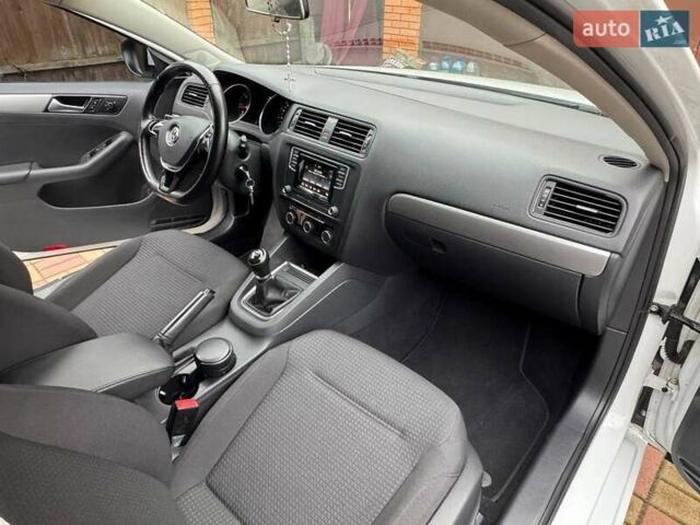 Білий Фольксваген Джетта, об'ємом двигуна 1.6 л та пробігом 99 тис. км за 11800 $, фото 26 на Automoto.ua