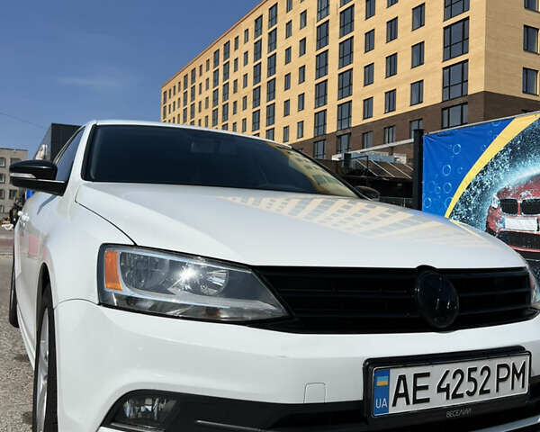 Белый Фольксваген Джетта, объемом двигателя 1.39 л и пробегом 150 тыс. км за 10800 $, фото 14 на Automoto.ua