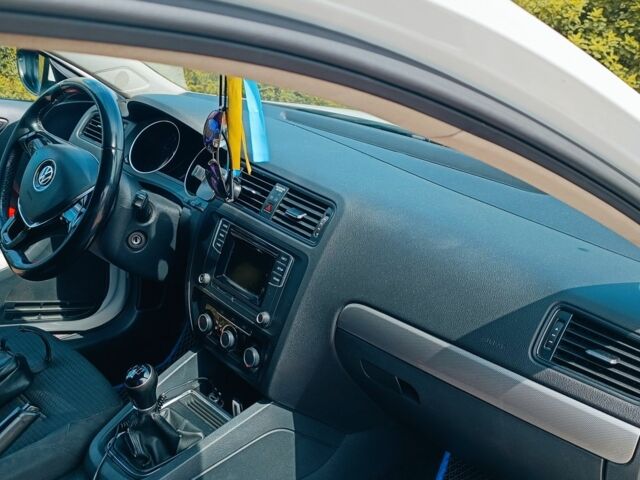 Белый Фольксваген Джетта, объемом двигателя 1.6 л и пробегом 301 тыс. км за 9000 $, фото 6 на Automoto.ua