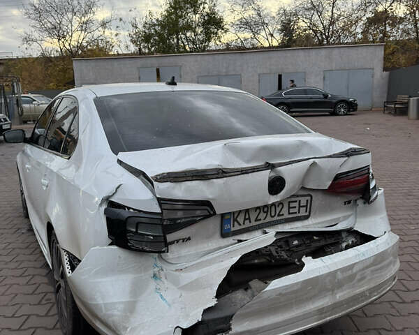 Фольксваген Джетта 2016 в Кривом Роге на Automoto.ua Белый Фольксваген Джетта, объемом двигателя 1.8 л и пробегом 110 тыс. км за 5500 $, фото 4 на Automoto.ua