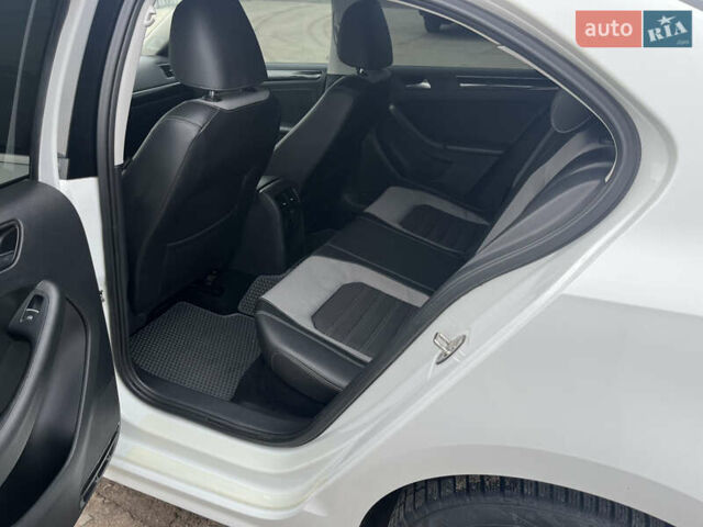 Белый Фольксваген Джетта, объемом двигателя 1.6 л и пробегом 175 тыс. км за 11500 $, фото 8 на Automoto.ua